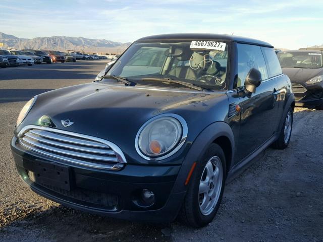 WMWMF3C51ATZ66573 - 2010 MINI COOPER GREEN photo 2