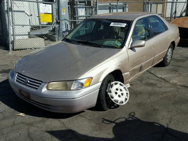 JT2BG22K8X0369318 - 1999 TOYOTA CAMRY LE 金色 照片 2
