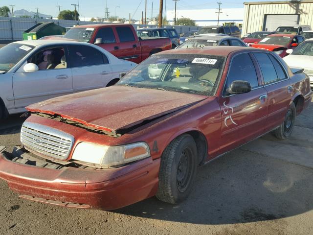 2FAFP71W5WX127702 - 1998 FORD CROWN VICT RED photo 2