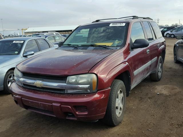 1GNDT13S152293681 - 2005 CHEVROLET TRAILBLAZE MAROON photo 2