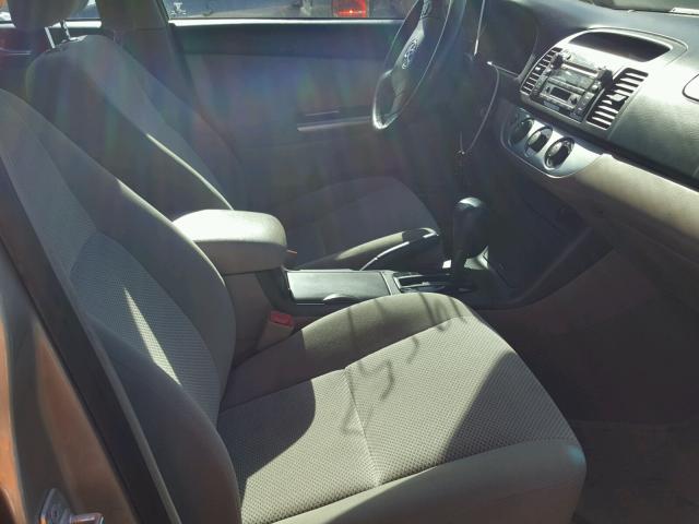 4T1BE32K25U390265 - 2005 TOYOTA CAMRY LE 金色 照片 5