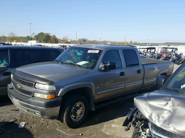 1GCHC231X2F109656 - 2002 CHEVROLET SILVERADO TAN photo 2