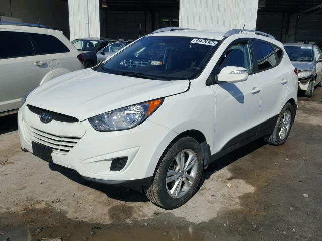 KM8JU3AC8CU345658 - 2012 HYUNDAI TUCSON GLS WHITE photo 2