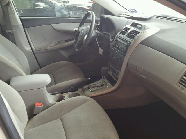 5YFBU4EE0CP041134 - 2012 TOYOTA COROLLA BA WHITE photo 5