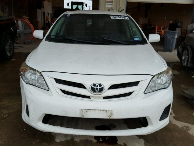 5YFBU4EE0CP041134 - 2012 TOYOTA COROLLA BA WHITE photo 9