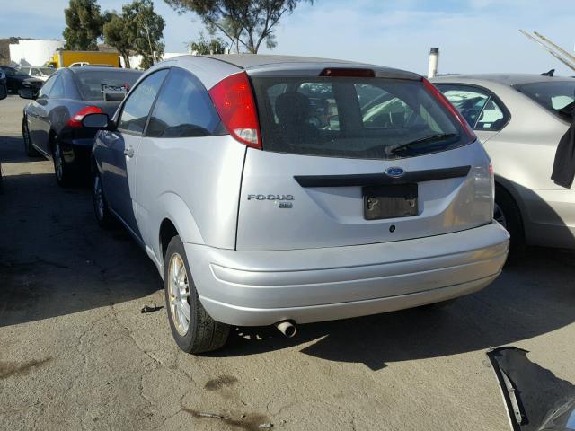 1FAHP31N67W151206 - 2007 FORD FOCUS ZX3 SILVER photo 3