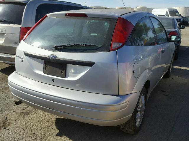 1FAHP31N67W151206 - 2007 FORD FOCUS ZX3 SILVER photo 4