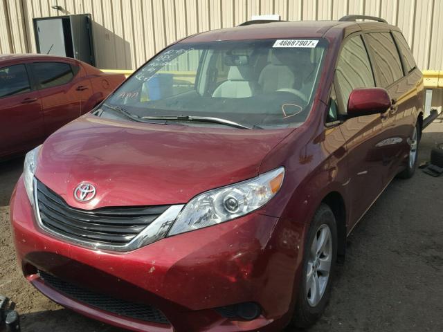 5TDKK3DC7CS189854 - 2012 TOYOTA SIENNA LE RED photo 2