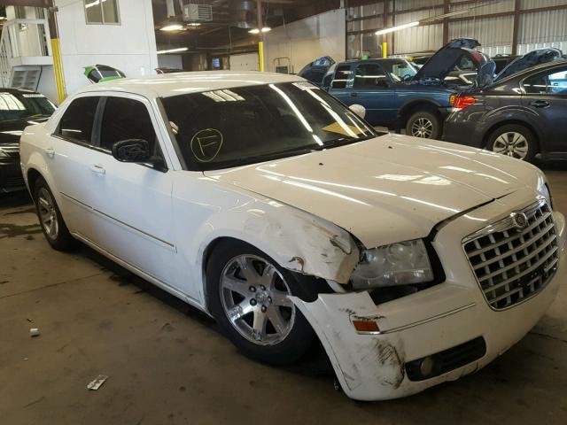 2C3KA53G77H803409 - 2007 CHRYSLER 300 TOURIN WHITE photo 1