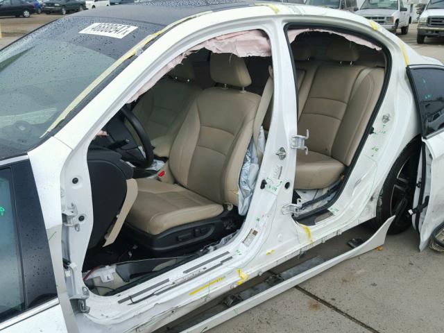 1HGCR3F97GA010671 - 2016 HONDA ACCORD TOU WHITE photo 9