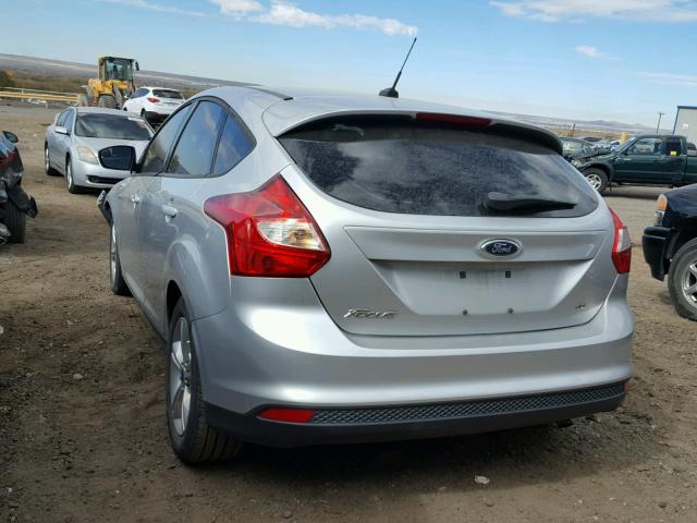 1FAHP3K2XCL262504 - 2012 FORD FOCUS SE SILVER photo 3