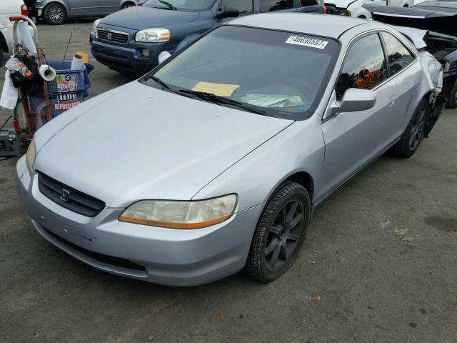 1HGCG3248YA002208 - 2000 HONDA ACCORD LX SILVER photo 2