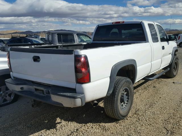 1GCHC29U55E212639 - 2005 CHEVROLET SILVERADO WHITE photo 4