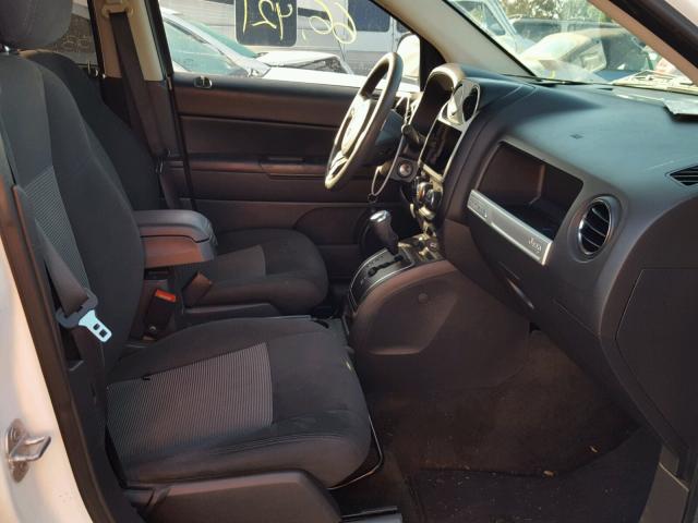 1C4NJCBA2FD104789 - 2015 JEEP COMPASS SP WHITE photo 5