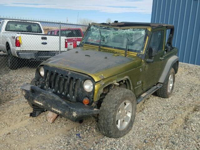 1J4FA24147L228950 - 2007 JEEP WRANGLER X GREEN photo 2