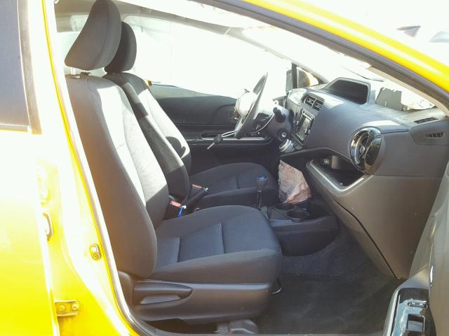 JTDKDTB38F1098655 - 2015 TOYOTA PRIUS C YELLOW photo 5