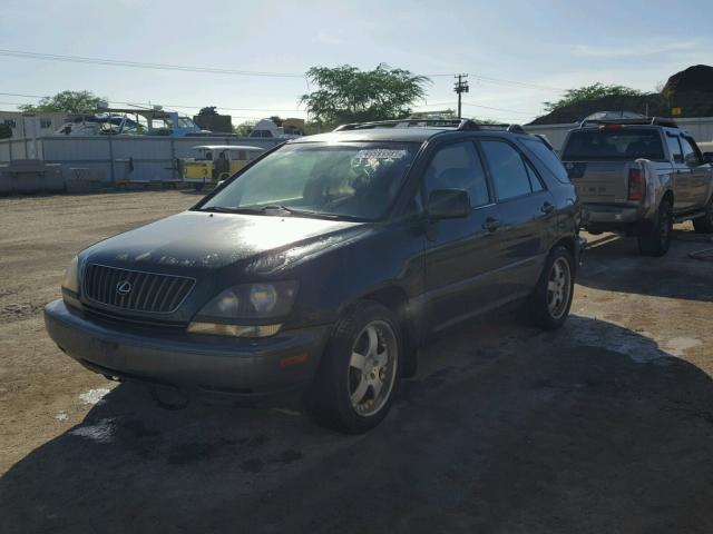 JT6HF10U0X0029896 - 1999 LEXUS RX 300 GREEN photo 2