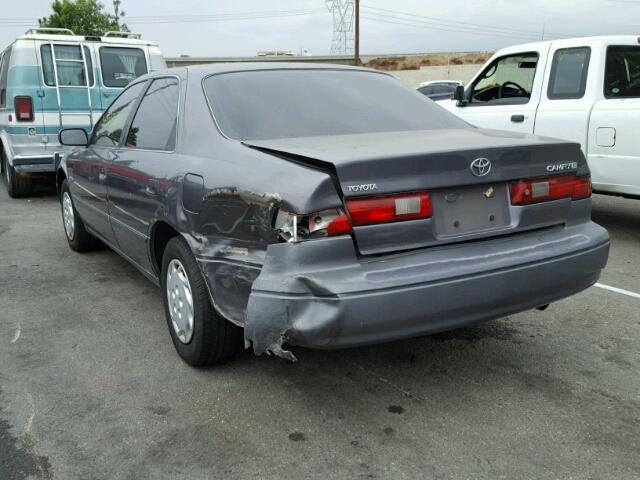 4T1BG22K0XU864642 - 1999 TOYOTA CAMRY CE GRAY photo 3