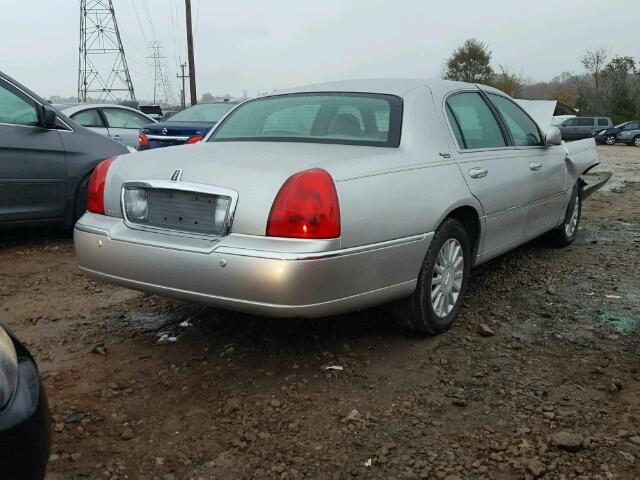 1LNHM82W75Y630111 - 2005 LINCOLN TOWN CAR S SILVER photo 4