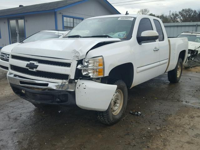 1GCEC29J69Z272081 - 2009 CHEVROLET SILVERADO WHITE photo 2