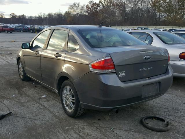 1FAHP3FN7AW103584 - 2010 FORD FOCUS SE GRAY photo 3