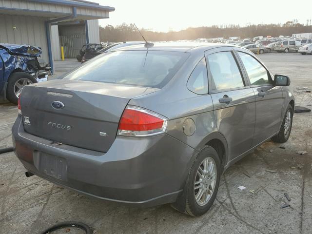 1FAHP3FN7AW103584 - 2010 FORD FOCUS SE GRAY photo 4