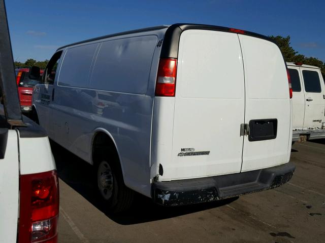 1GCGG25V271130831 - 2007 CHEVROLET EXPRESS G2 WHITE photo 3