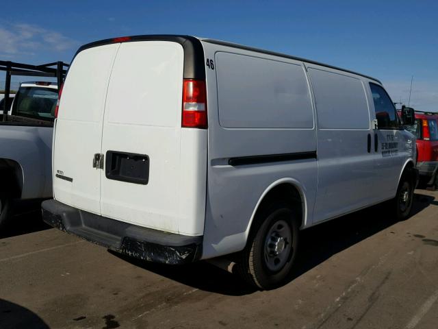 1GCGG25V271130831 - 2007 CHEVROLET EXPRESS G2 WHITE photo 4