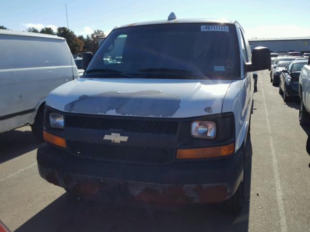 1GCGG25V271130831 - 2007 CHEVROLET EXPRESS G2 WHITE photo 9