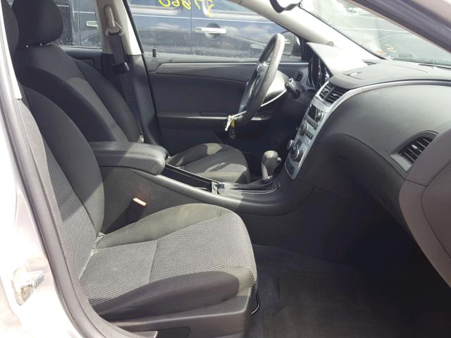 1G1ZC5EU4CF107473 - 2012 CHEVROLET MALIBU 1LT SILVER photo 5