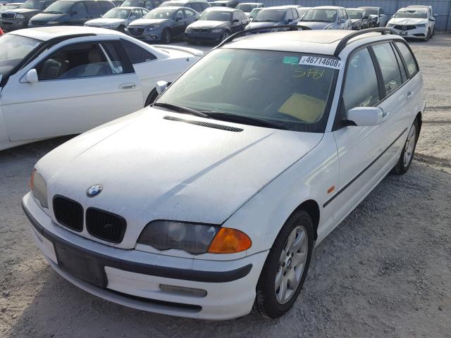 WBAAR3344YJM00107 - 2000 BMW 323 IT WHITE photo 2