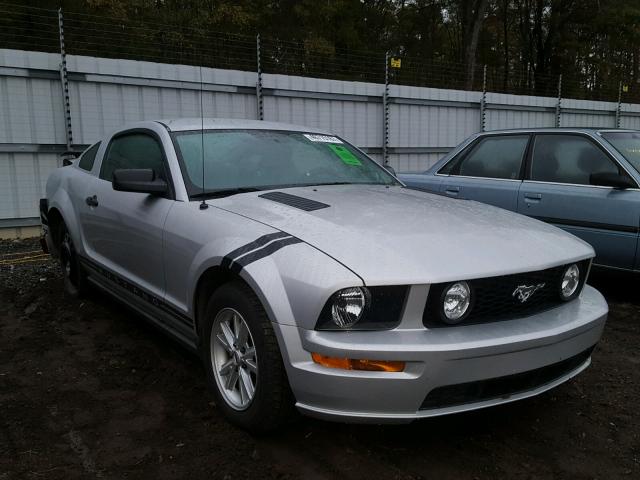 1ZVFT80N655121280 - 2005 FORD MUSTANG SILVER photo 1