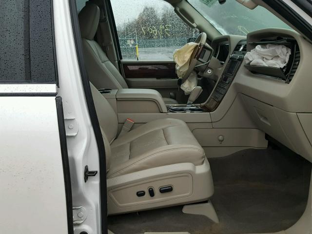 5LMJJ2J50BEJ00055 - 2011 LINCOLN NAVIGATOR WHITE photo 5