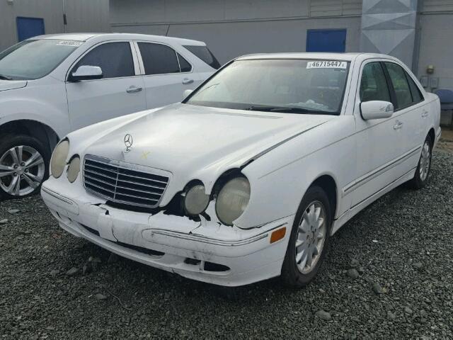 WDBJF65JX1B388771 - 2001 MERCEDES-BENZ E 320 WHITE photo 2