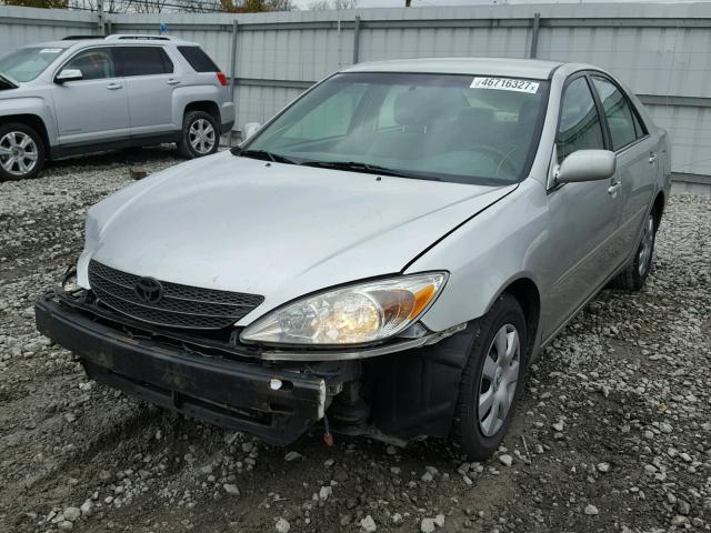 4T1BE32K03U256433 - 2003 TOYOTA CAMRY LE 银色 照片 2