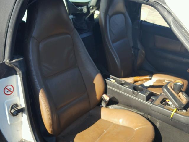 WBACN33481LM00660 - 2001 BMW Z3 2.5 WHITE photo 6