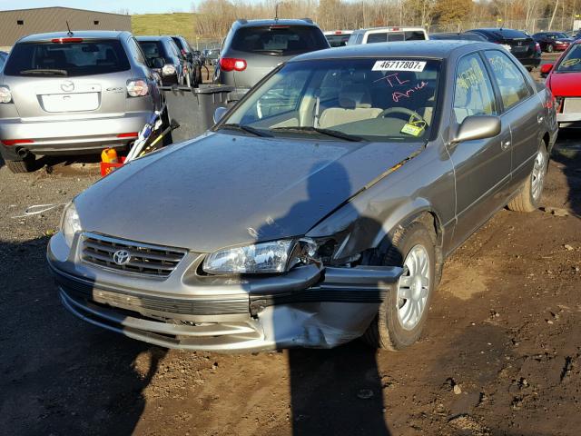 JT2BG22K310558322 - 2001 TOYOTA CAMRY LE 金色 照片 2