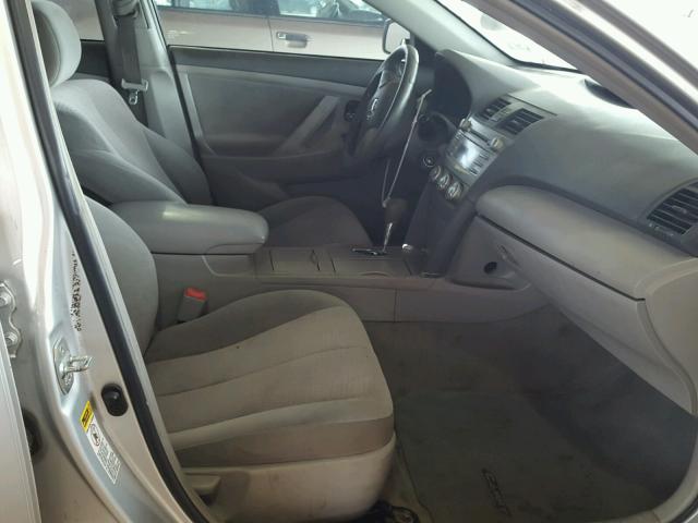 4T1BF3EK0BU714687 - 2011 TOYOTA CAMRY SILVER photo 5
