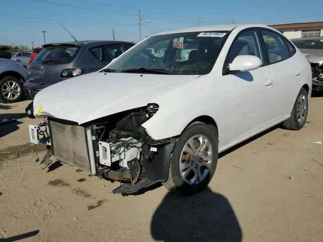 KMHDU4AD8AU964821 - 2010 HYUNDAI ELANTRA BL WHITE photo 2