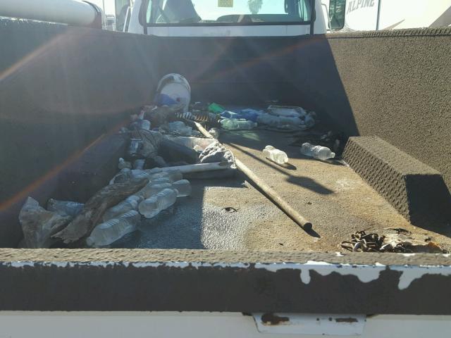 3FRXF75G55V150098 - 2005 FORD F750 SUPER WHITE photo 6