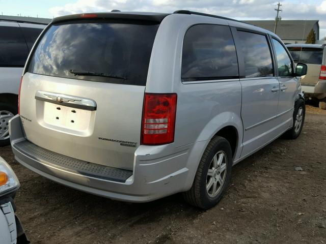 2A4RR5D1XAR235603 - 2010 CHRYSLER TOWN & COU SILVER photo 4