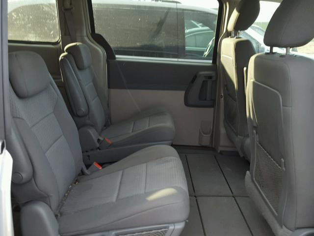 2A4RR5D1XAR235603 - 2010 CHRYSLER TOWN & COU SILVER photo 6