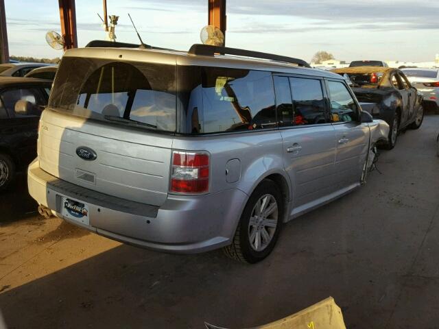 2FMGK5BC2ABD00776 - 2010 FORD FLEX SE SILVER photo 4