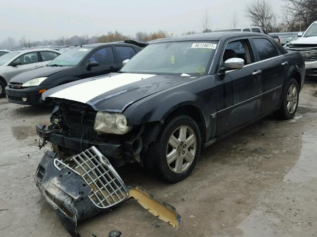 2C3AK63H65H681730 - 2005 CHRYSLER 300C BLACK photo 2