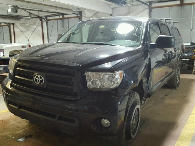 5TFDY5F14DX300709 - 2013 TOYOTA TUNDRA CRE BLACK photo 2