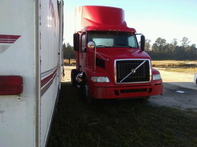 4V4M19DF8CN550639 - 2012 VOLVO VN VNM RED photo 1