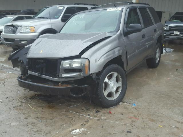 1GNDT13S062325814 - 2006 CHEVROLET TRAILBLAZE SILVER photo 2