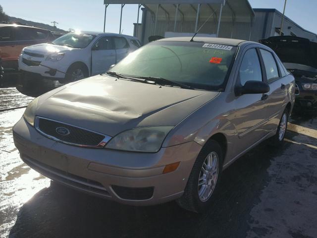 1FAFP34N16W236746 - 2006 FORD FOCUS ZX4 SILVER photo 2