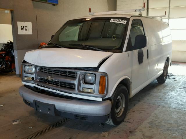 1GCEG15W621195913 - 2002 CHEVROLET EXPRESS G1 WHITE photo 2