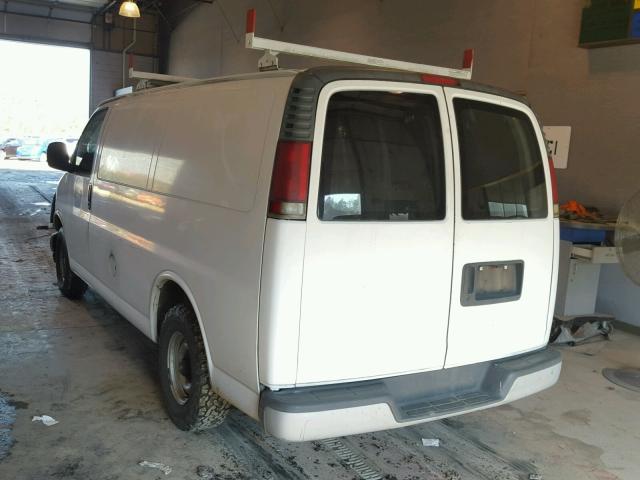 1GCEG15W621195913 - 2002 CHEVROLET EXPRESS G1 WHITE photo 3